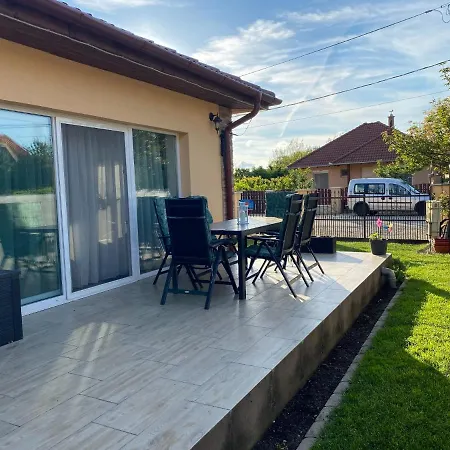 Deak Apartman דירה