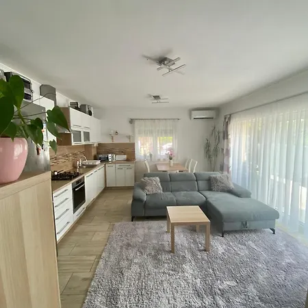 Deak Apartman דירה